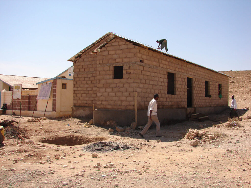 People constructing a building in Somaliland